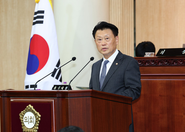 제306회 임시회에서 발언하고 있는 김학영 건설교통위원장. 고양시의회 제공.