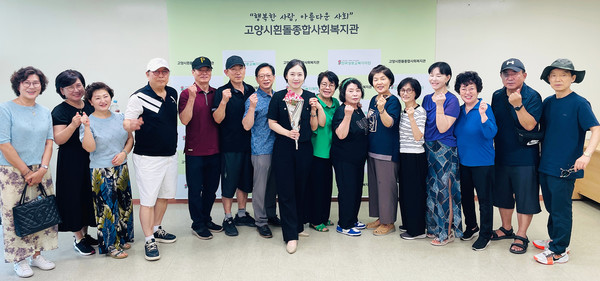 흰돌종합사회복지관이 취약계층 어르신들의 기력 회복과 건강한 여름나기를 위해 삼계탕 나눔을 진행했다.