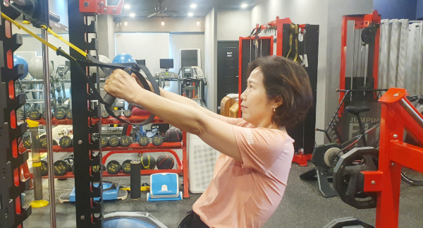 이윤희씨는 “예전엔 5분도 걷기 힘들었는데 꾸준한 재활운동 끝에 약 없는 삶을 되찾았고, 이제 운동은 저에겐 생활이자 습관이 됐다”고 말했다. 