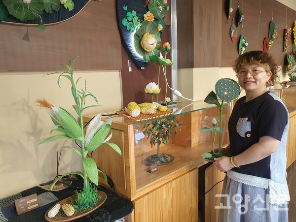 옥수수와 연잎도 손뜨개로 표현했다.