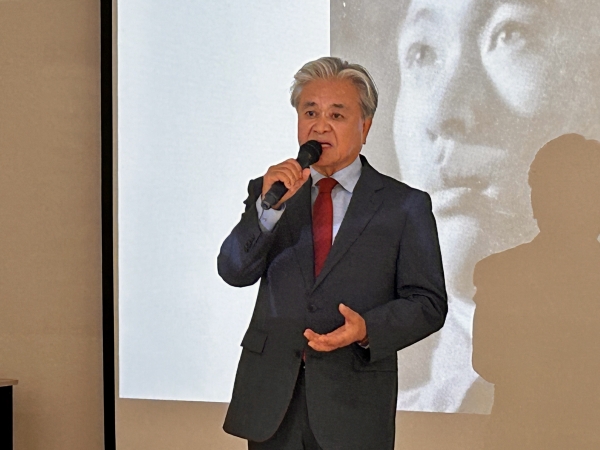 정범구 고양김대중포럼 대표가 인사말을 하고 있다.