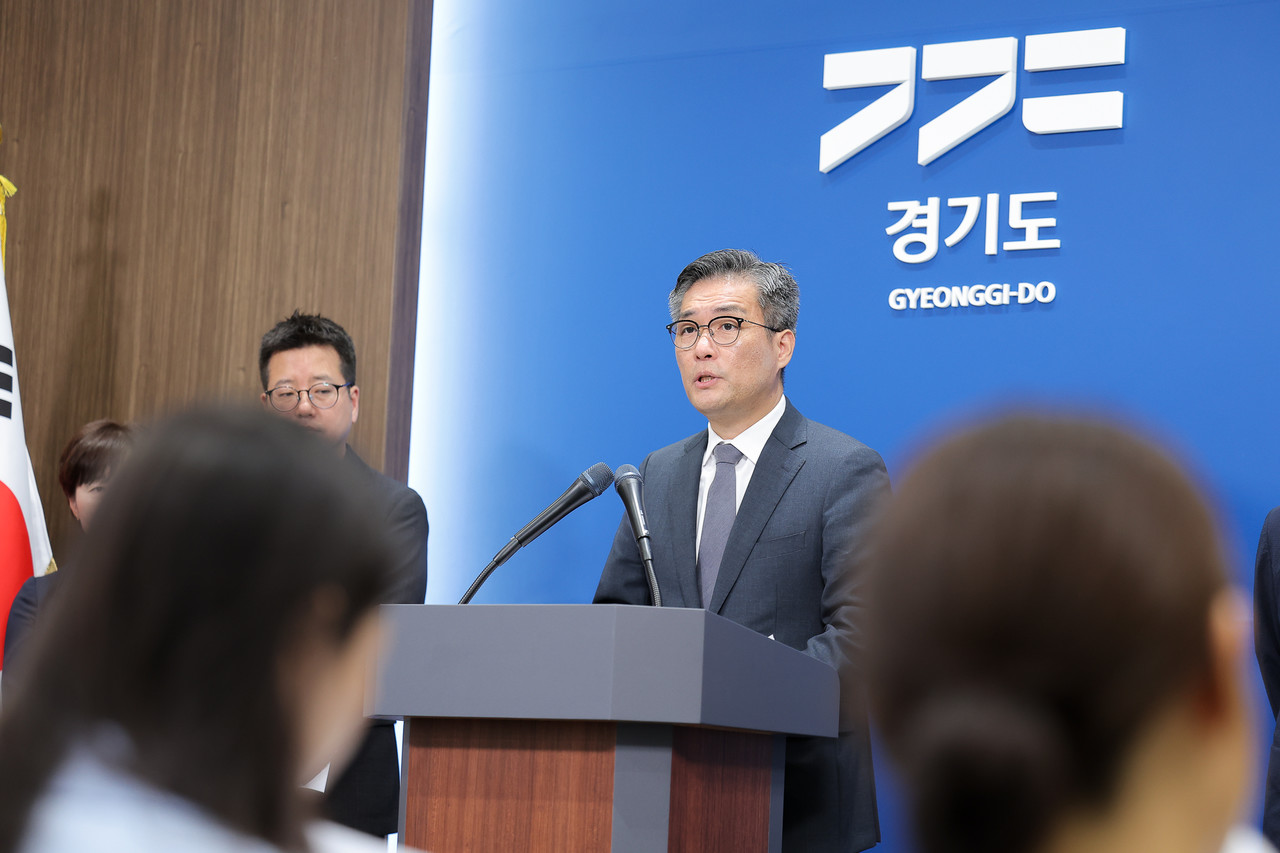 정두석 경기도 기획조정실장은 19일 경기도청에서 기자회견을 열고 총 42조2420억원 규모의 2026년 제2회 추경예산안을 편성, 경기도의회에 제출한다고 밝혔다. 경기도 제공