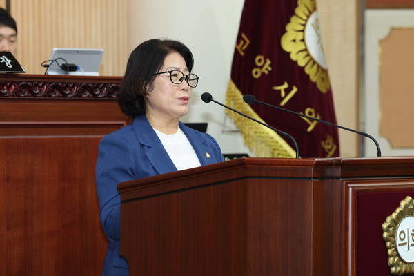 김보경 의원이 주교동 신청사 원안 건립비 급증에 대한 시 대책을 묻고 있다. 고양시의회 제공