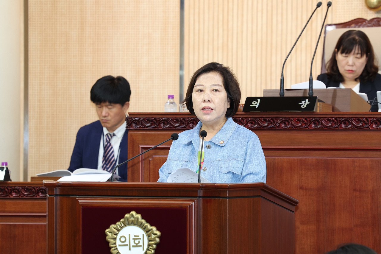 공소자 시의원이 24일 시정질문을 하고 있다.