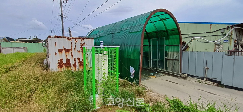 해당 장비가 설치된 위치는 4개의 양돈농장으로 진입하는 방역게이트 바로 옆이다. 