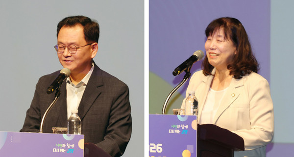 민경선 고양시장(왼쪽)과 김미수 고양시의회의장(오른쪽)이 인사말을 전하고 있다.