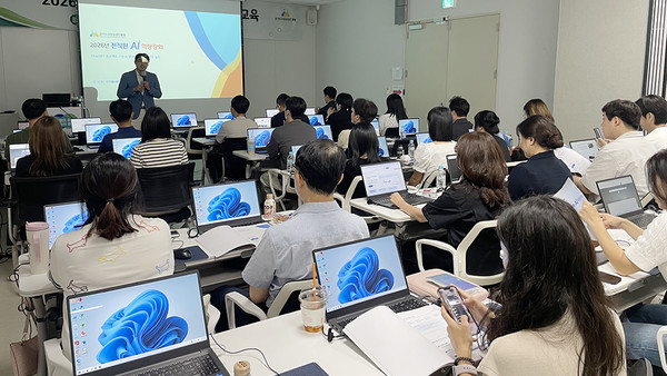 경기도시장상권진흥원이 양평 본원과 남부총괄센터에서 ‘AI 디지털 역량강화 심화교육’을 진행했다.