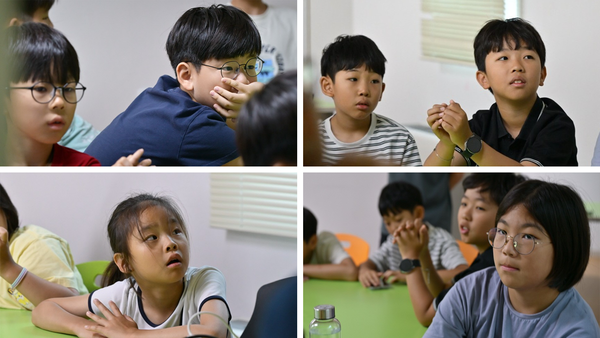 강의를 재미있게 듣고 있는 참가 어린이들. 