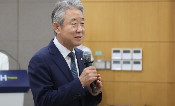 강호동 농협중앙회장이 축하의 인사말을 전하고 있다.