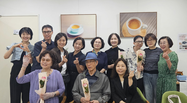 주엽커뮤니티센터서 (사)한국시각장애인연합회 고양시지회가 중도시각장애인의 자립과 재활을 돕는 ‘손끝으로 만드는 내일, 가죽공예’ 프로그램을 운영했다. 