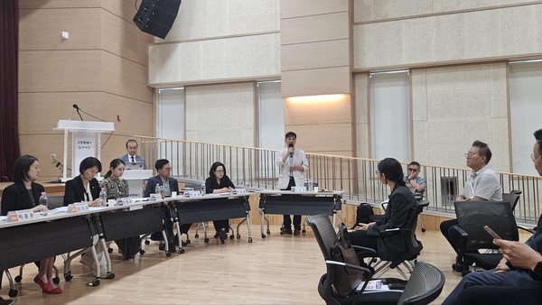 나도은 고양시일산서구소상공인연합회장이 인사말을 하고 있다.