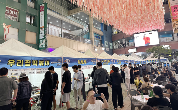 라페스타 고양푸드앤비어페스티벌이 열리고 있다. 이날 많은 시민들이 축제를 즐겼다.