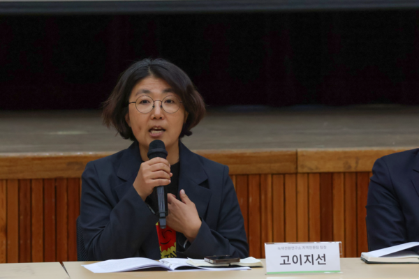 고이지선 녹색전환연구소 지역전환팀장이 고양시 탄소중립 계획의 부실함과 자전거 인프라의 후퇴를 비판하고 있다. 녹색전환연구소 제공