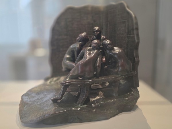 까미유 클로델 '수다 떠는 여인들'. 1893년. 필자 제공