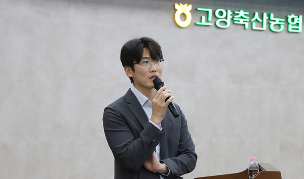  일산병원 박찬수 교수가 췌장의 기능과 주요 질환, 건강관리 방법을 강의하고 있다.