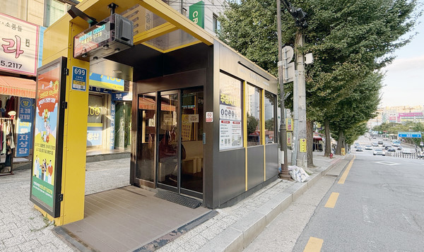  고양시 일산서구에 설치된 스마트 쉼터.