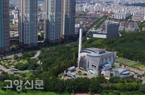 고양시 생활폐기물의 절반 정도를 소각 처리하고 있는 백석동 고양환경에너지시설. 