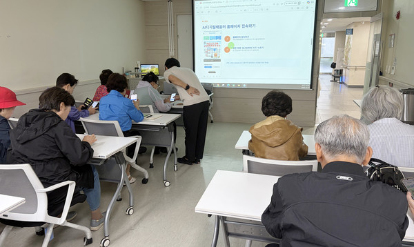  디지털배움터 교육이 진행되고 있다.