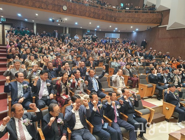 김보연 조합장을 비롯 700여 명이 참석한 조합원의 날 행사.