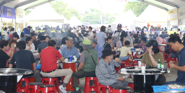 지난해 열렸던 행주한우축제. 2만명 이상의 시민들이 찾아 행주한우와 우리축산물을 즐겼다.