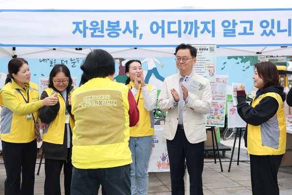  개막 전 민경선 고양시장이 행사장을 방문해 체험부스를 둘러보고 관계자들을 격려했다.