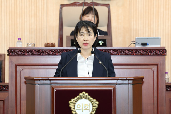 조례 개정안과 관련해 발언하고 있는 김정희 고양시의원. 고양시의회 제공