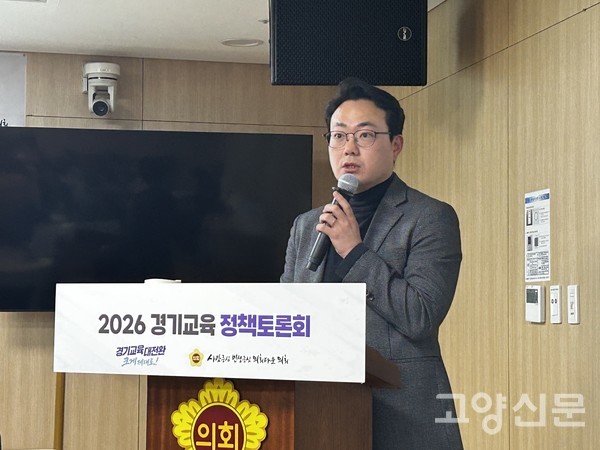 학교는 시간을 설계해야 한다라는 주제로 토론하는 신두식 중앙대학교 건축학부 겸임교수.