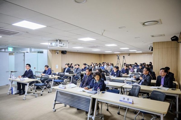 도의회와 교육지원청 관계자 등이 참석한 토론회 현장 모습. 경기도의회 제공