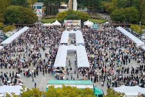 240종 막걸리에 발길 북적...축제 운영은 아쉬움 - 뉴스 썸네일 이미지