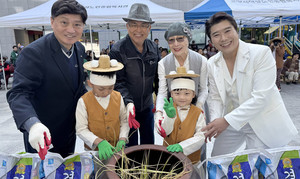 덕양노인종합복지관, '사랑, 보듬米' 나눔 - 뉴스 썸네일 이미지
